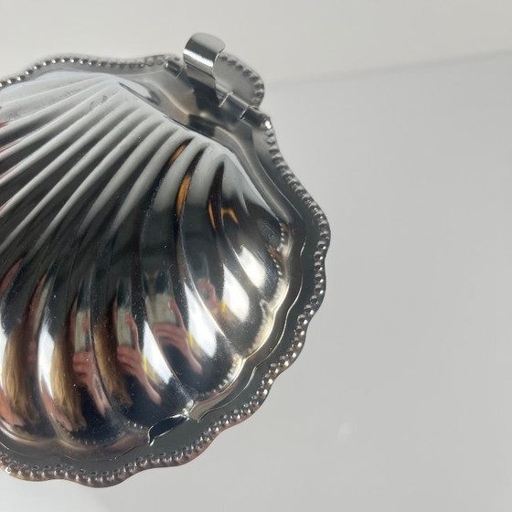 Image 1 of Beurrier coquillage en métal et insert bleu, 1970 avec couteau