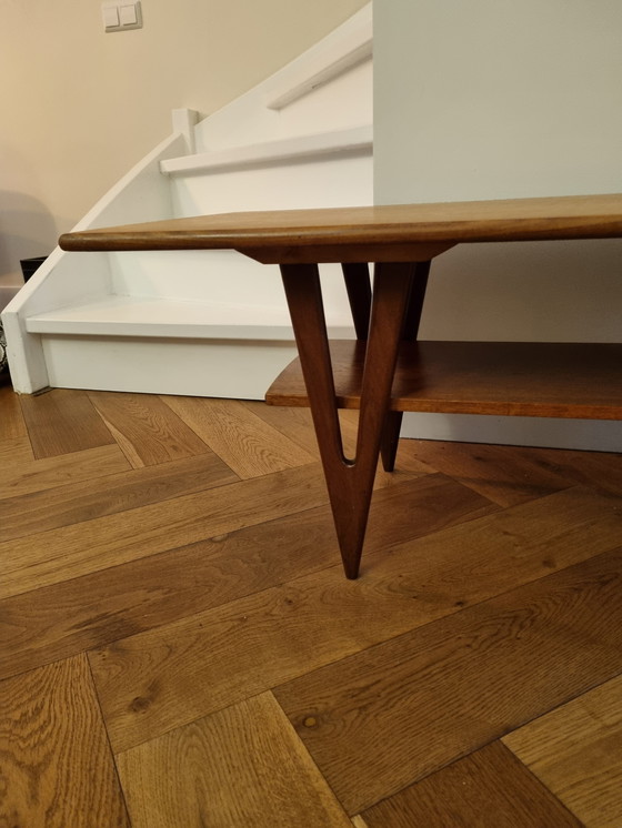 Image 1 of Eleganter Couchtisch aus Holz