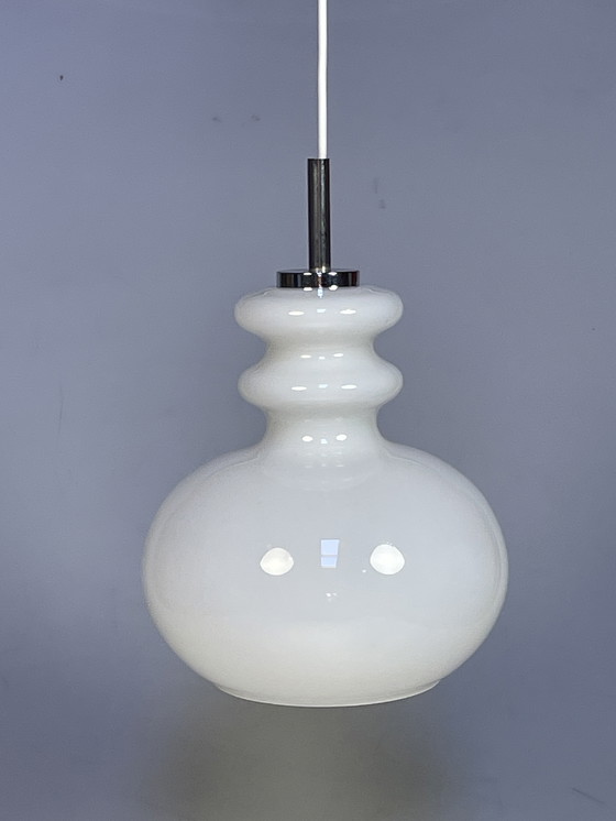 Image 1 of Lampe suspendue en verre blanc, Peill En Putzler, Allemagne 1960's