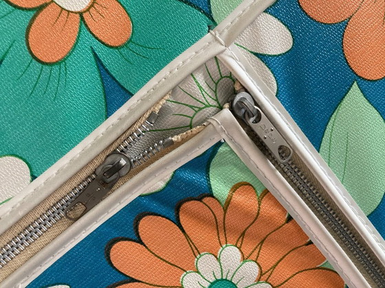 Image 1 of Armadio da campeggio vintage con design floreale retrò