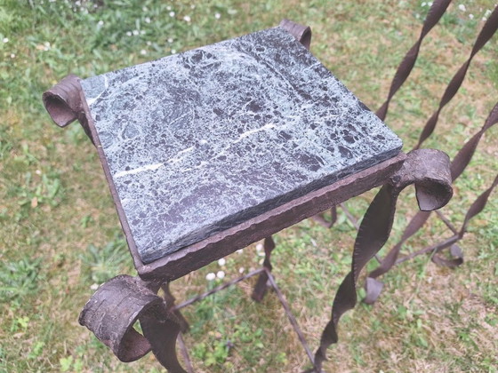 Image 1 of Coppia di colonne brutaliste in ferro battuto e marmo venato, anni '60