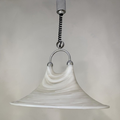 Lámpara posmoderna Cristallux, regulable en altura.