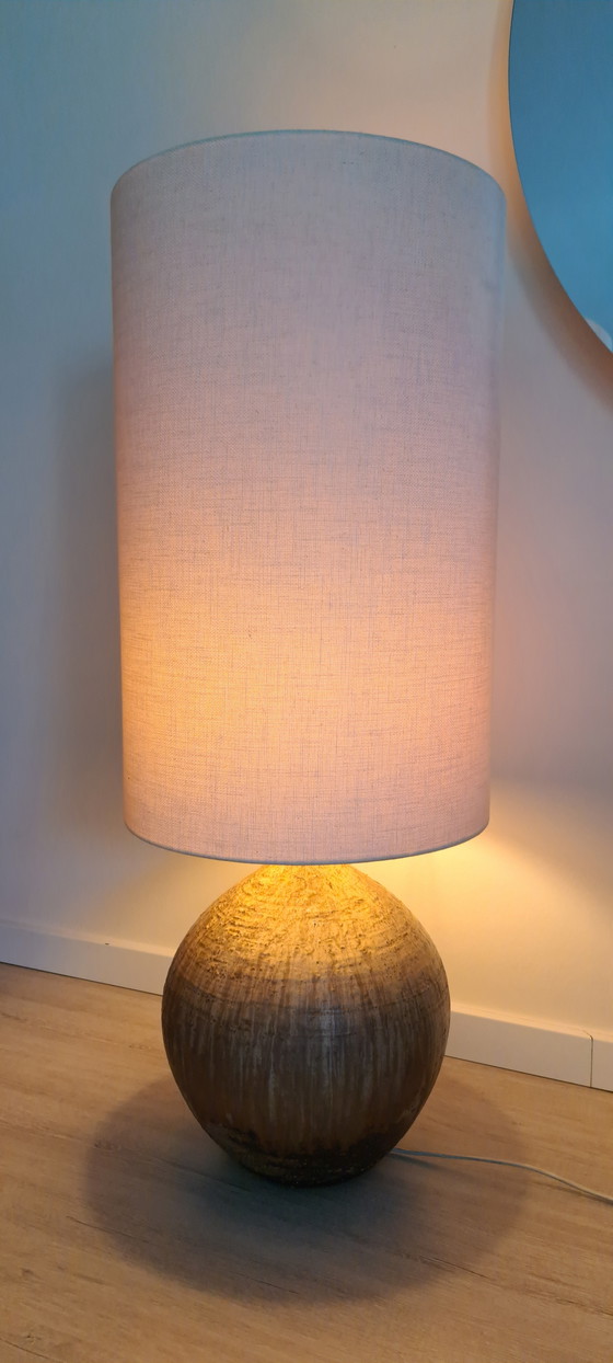 Krösselbach XL Ceramic Table Lamp – 1970s Mid-Century Studio Pottery With Linen Shade – Stehleuchten, Canvas (photo 4 of 7)