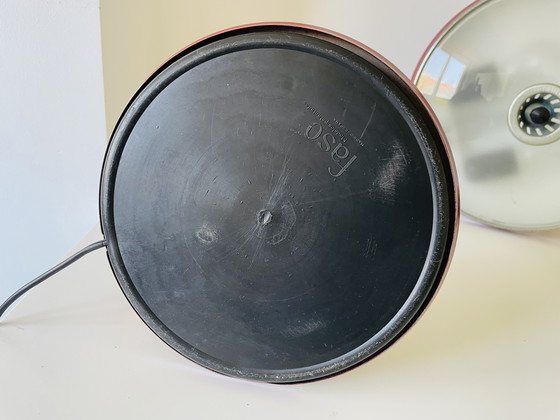 Image 1 of Modernistische spanische Schreibtischlampe aus rotem Metall Boomerang 2000 von Fase 1960s