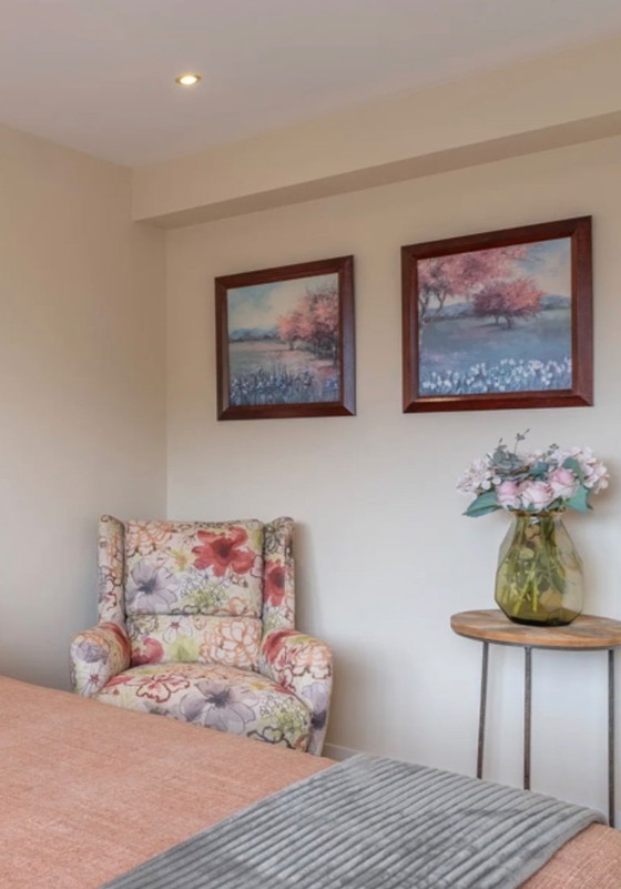 Image 1 of Dos sillones con estampado floral