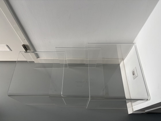 Image 1 of 3 tables d'appoint vintage en plexiglas