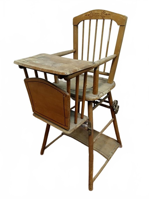 Chaise haute ancienne en bois de la marque Torck
