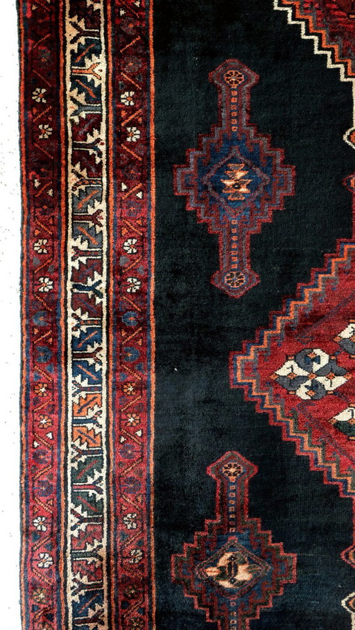Tapis Koerdish daté de 1904, avec un fond noir rare