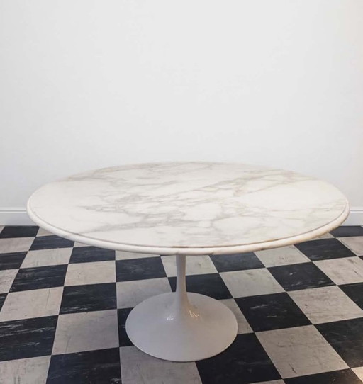 Knoll Saarinen tulip table 1960 white marble