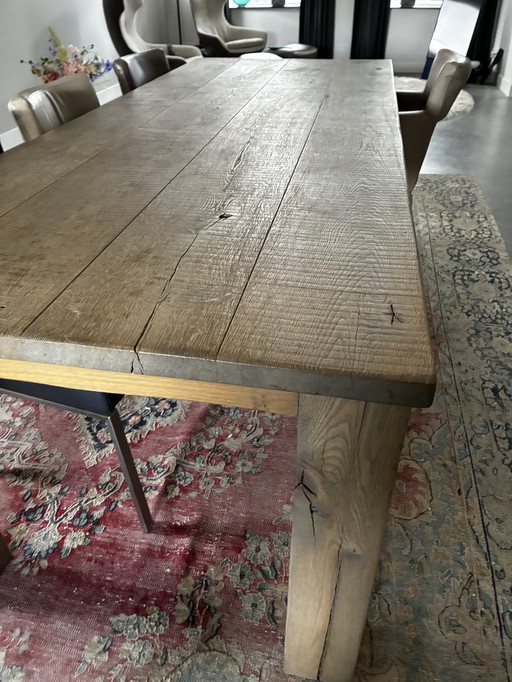 Table de salle à manger faite à la main en chêne massif