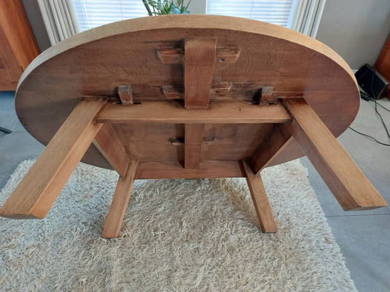 Large Brutalist Round Coffee Table (140 cm) - Solid Oak (Wabi-Sabi) – Wood (photo 3 of 7)