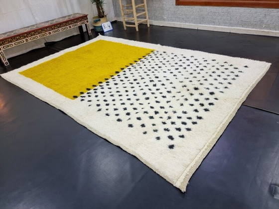 Image 1 of Tappeto berbero marocchino tradizionale, fatto a mano, di colore giallo, 150/250 cm.