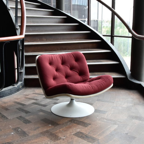 Artifort F975 Armchair, Textile, Red (photo 6 of 9)