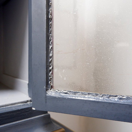 Image 1 of Vintage tweedelige kast van grijs gelakt hout - verkrijgbaar als set van twee (A)