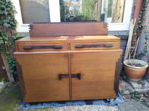 Buffet ancien dans le style de l'école d'Amsterdam