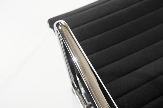 Image 1 of "EA 117" office chair by Charles Ray Eames for ICF USA 1969.