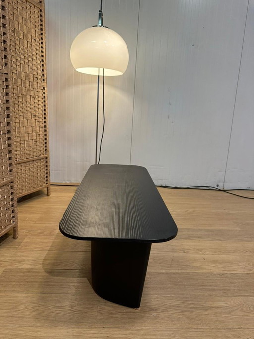 Minotti Oliver Side Table in very good condition