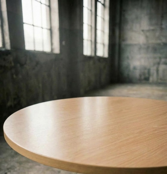Image 1 of Artifort round table Ø100 – aluminum star base – design table
