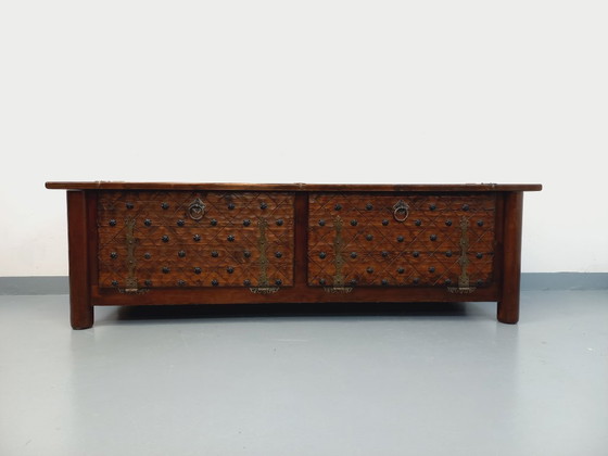 Image 1 of Een laag, brutalistisch dressoir van Georges Robert, gemaakt van donker grenenhout, uit de jaren 50/60.