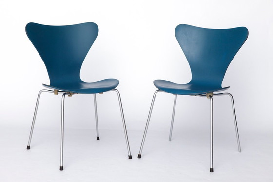 Image 1 of 2 Arne Jacobsen Series 7 Chairs – Model 3107 – Fritz Hansen Vintage 1950s Dining Chairs