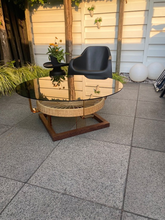 Image 1 of Couchtisch im Weltraumdesign