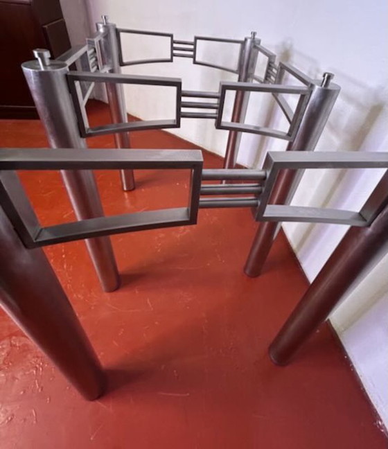 Image 1 of Edelstahl-Designfuß für Glastisch – skulpturales, zeitloses Design