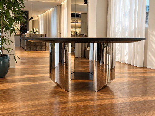 Minotti Wedge Tavolo da Pranzo Ø180 di Nendo – Condizioni Eccellenti