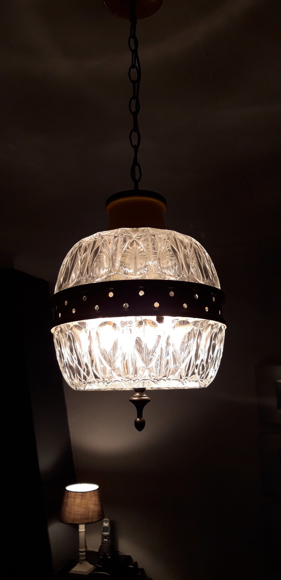 Image 1 of Suspension en verre jaune avec bande métallique, Italie années 60