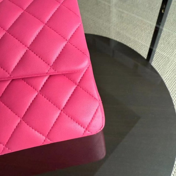 Image 1 of Sac Chanel Classic Flap moyen - Agneau matelassé rose fuchsia, finitions argentées, Série 19