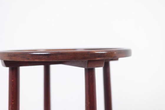 Thonet. Pair of two-tiered pedestal tables in stained beech. 1900s. – Side tables, Other (photo 14 of 18)
