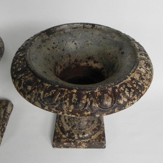 Image 1 of Lote de 2 jarrones de jardín Medicis de hierro fundido
