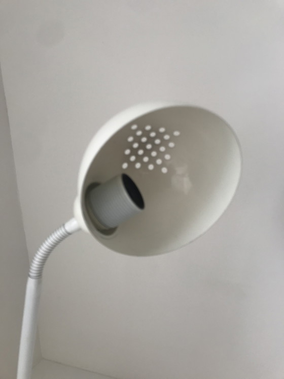 Image 1 of Lampada da tavolo vintage Vrieland bianca - Lampada da tavolo