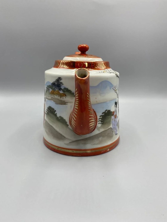 Théière en porcelaine japonaise Kutani, décor de geishas peint à la main, émail rouge et or – Objets déco (photo 2 of 8)