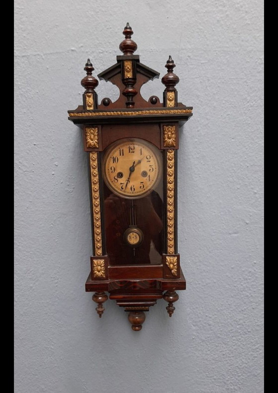 Reloj de pared de péndulo de madera RA con adornos dorados – Relojes, Glass, Wood (photo 3 of 5)