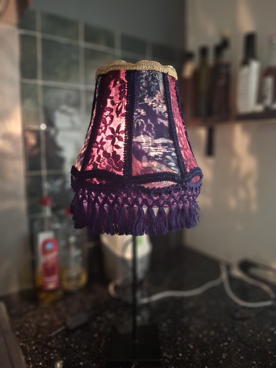 Abat-jour Fait Main en Velours et Dentelle 25 × 25 Cm Style Vintage/Classique, Suspendu/Sur Pied – handgemaakt (photo 4 of 6)