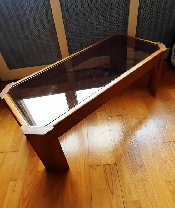 Image 1 of Vintage salontafel van massief licht iepenhout en rookglas, jaren 70/80.