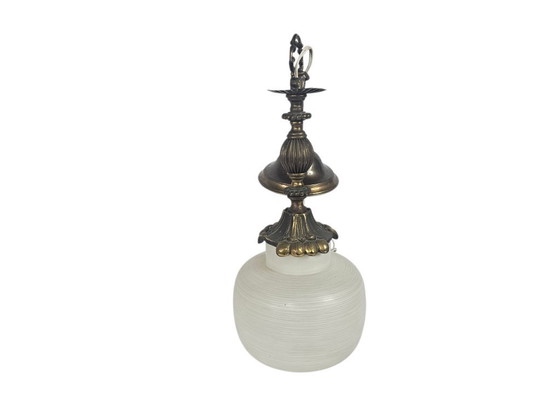 Image 1 of Lampada a sospensione vintage in stile Hollywood Regency, in ottone e vetro satinato, anni '70.