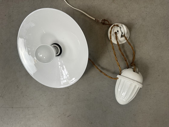 Image 1 of Antieke verstelbare hanglamp - opaline en porselein