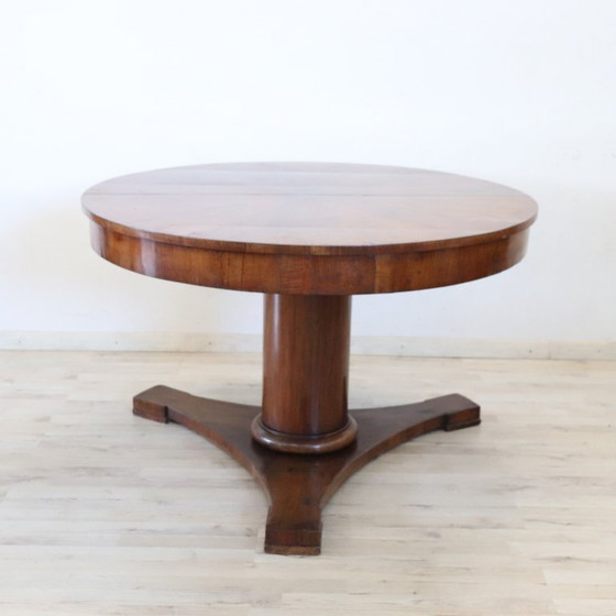 Image 1 of Antique Round Table in Walnut, Italy Early 19th Century