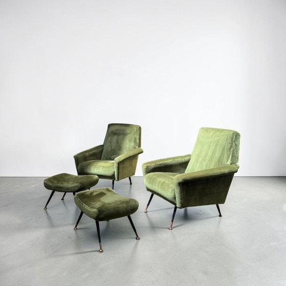 Image 1 of Set van twee vintage fauteuils uit de jaren 50 met bijpassende voetenbank.