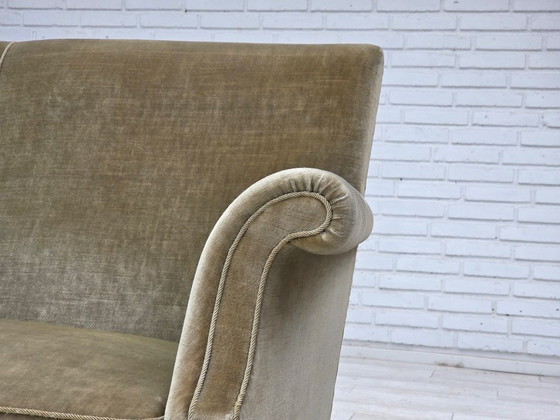 Image 1 of Divano a 3 posti danese degli anni '60, in velluto verde chiaro.