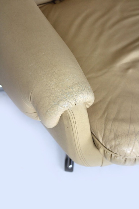 Vintage Finse leren draaibare loungestoel met verstelbare rugleuning van Peem, jaren 70. (photo 6 of 12)