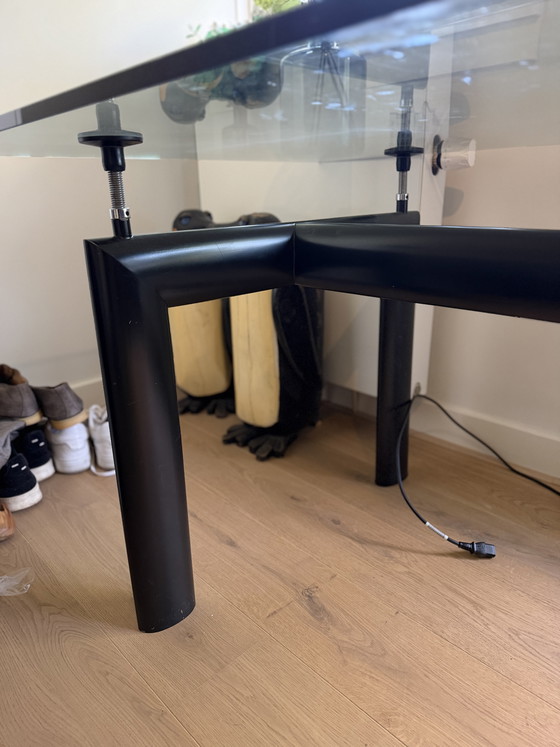 Image 1 of Cassina Le Corbusier LC6 Tafel helder Glas - Zwart gebruikerssporen