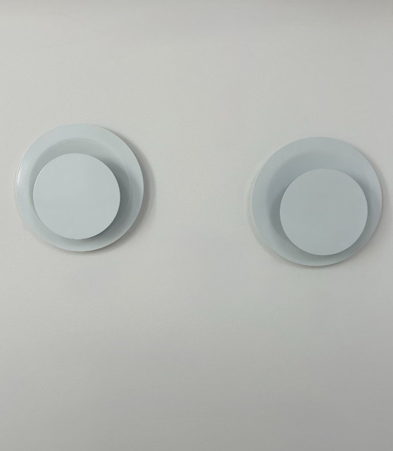 Image 1 of Een paar vintage wandlampen, wit gelakt metaal, Zweden, 1970