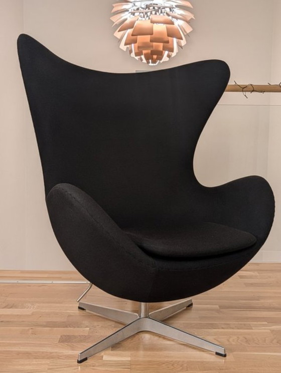 Image 1 of Arne Jacobsen Egg Chair with Ottoman