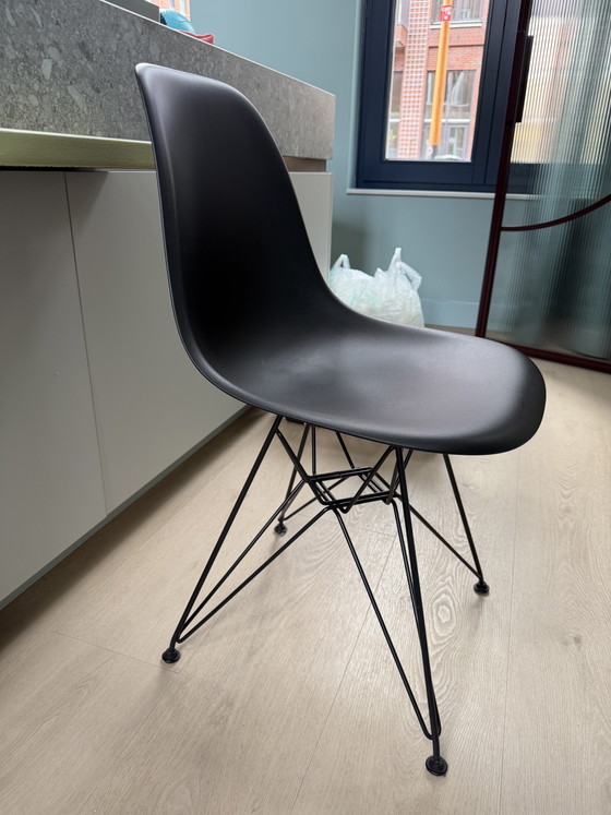 Vitra DSR Black – Dining chairs, Metal, Plastic (photo 3 of 9)