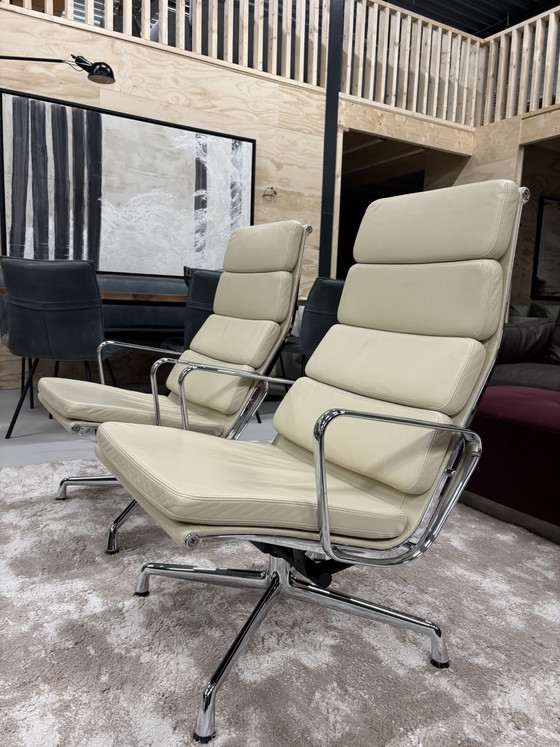 Fauteuil lounge Vitra Eames EA 222 chromé, entièrement recouvert de cuir à l'avant et à l'arrière – Aluminium (photo 4 of 12)