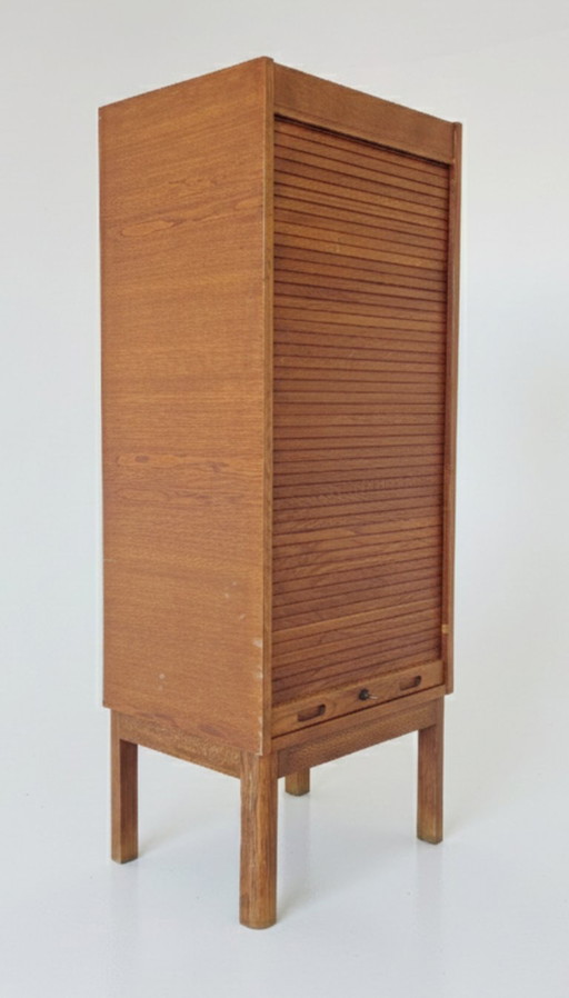 Armadietto vintage con anta a rulli dell'archivio Åtvidabergs, (Svezia, 1900 circa)