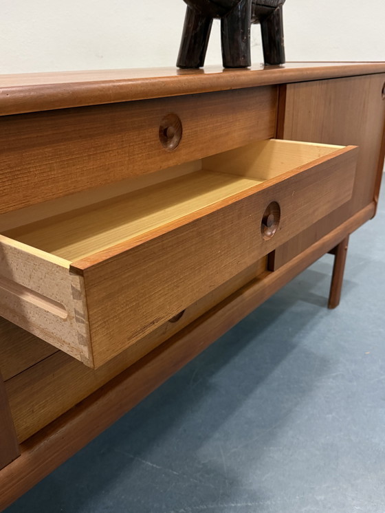 Image 1 of H.W. KLEIN VOOR BRAMIN TEAK HOUT ZIJBORD 225cm DENEMARKEN 1960