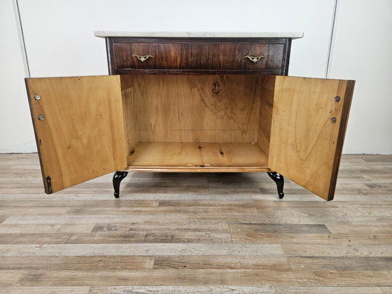 Image 1 of Mahagoni-Maser-Frisierkommode mit weißer Marmorplatte